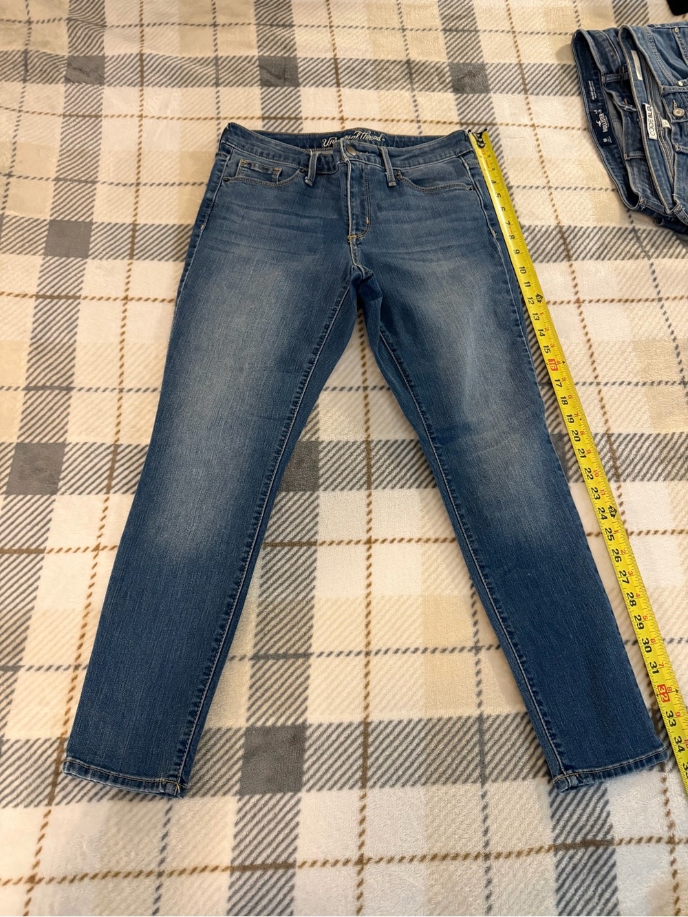 Universal Thread Skinny Jeans in Faded Blue